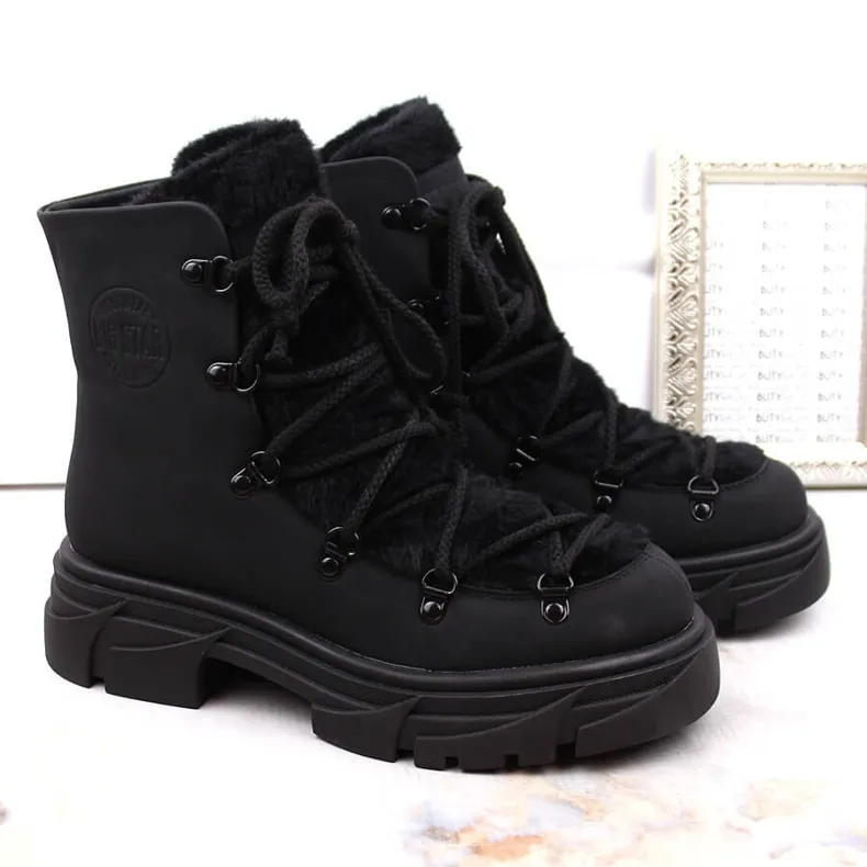 Bottes pour femmes sur la plate-forme lacées avec de la fourrure noire Big Star MM274572 le noir