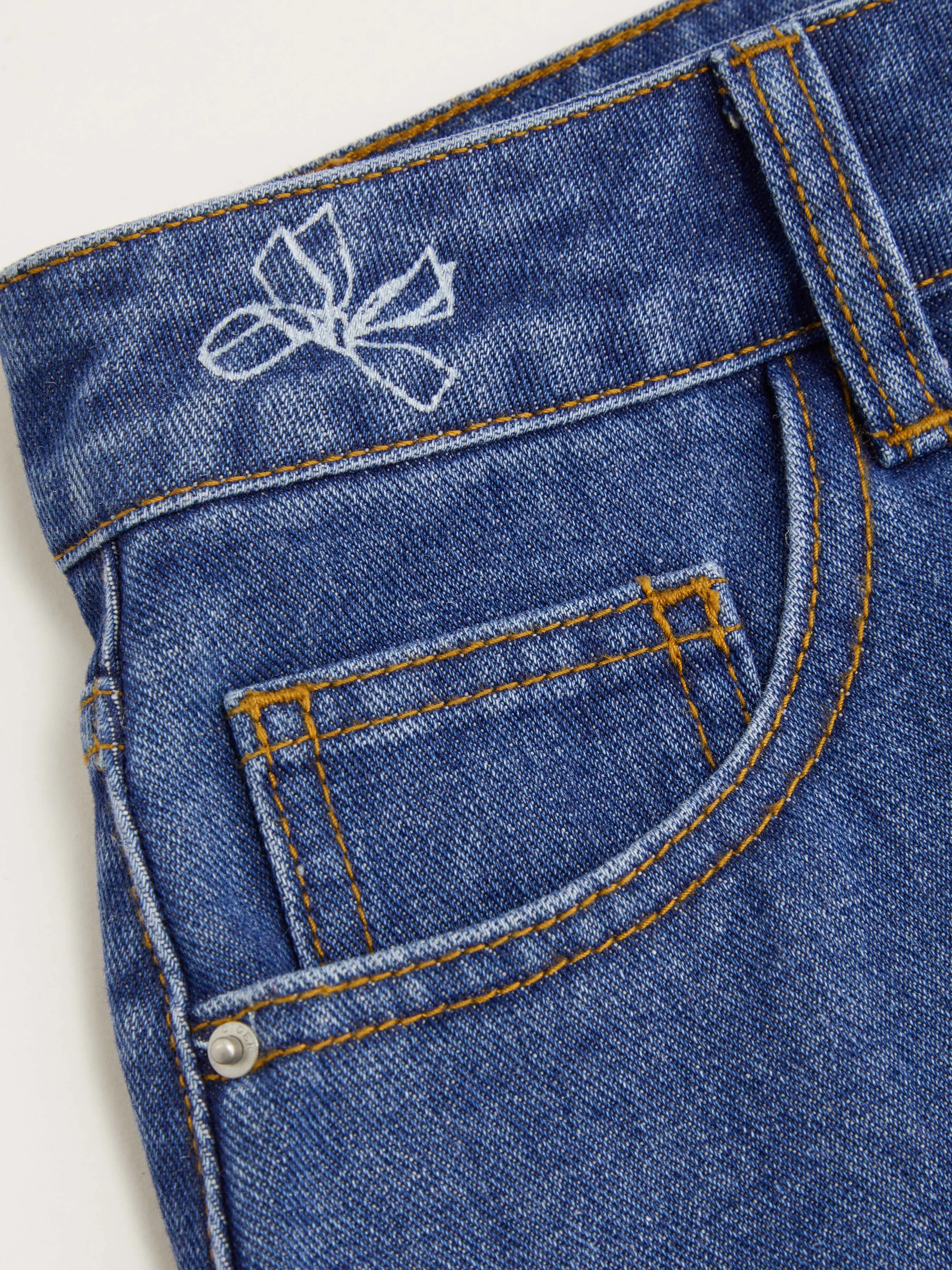 Jupe mi-longue en denim à taille mi-haute avec nœud imprimé