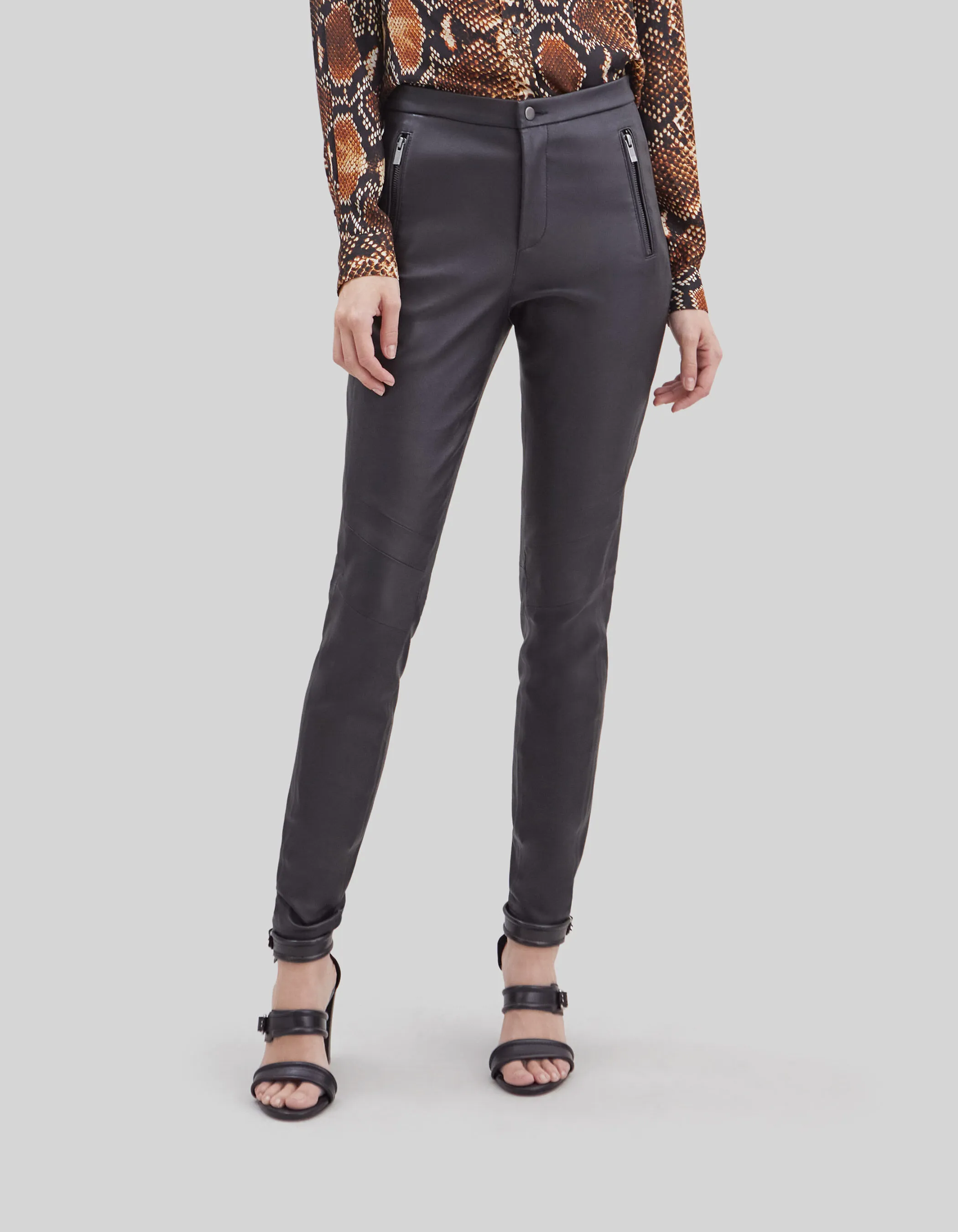 Pure Edition slim en cuir noir avec poches zippées femme