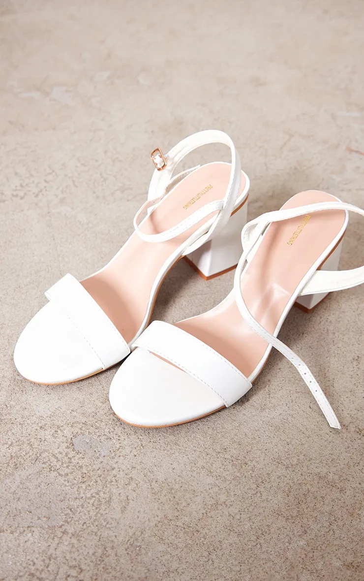 Sandales petit talon en PU enduit blanc basiques à détail bride