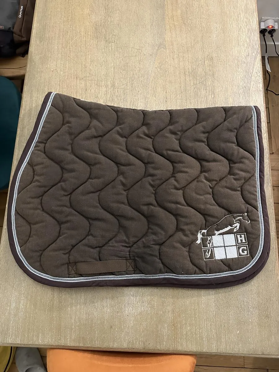 Tapis marron Hervé Godignon