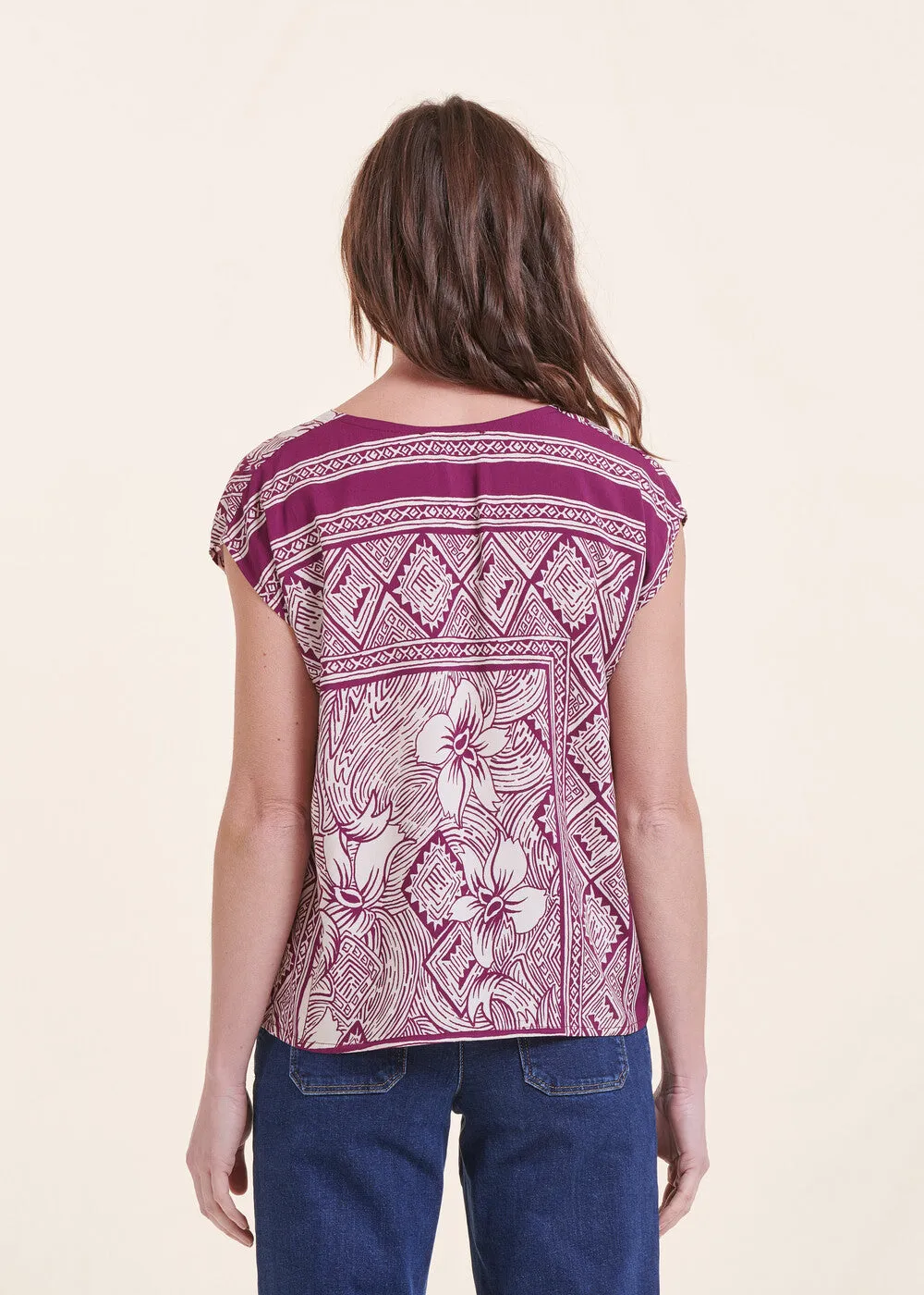 Top violet manches courtes encolure tunisienne